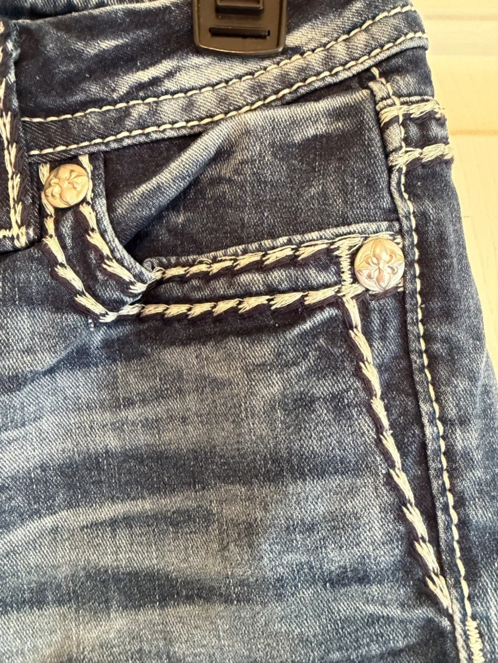 Miss Me Women's Blue Denim Bermuda Rhinestone Shorts 26 Mid Rise Medium Wash EUC